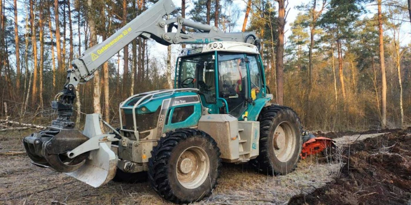 PM-Trac mit Streifenpflug