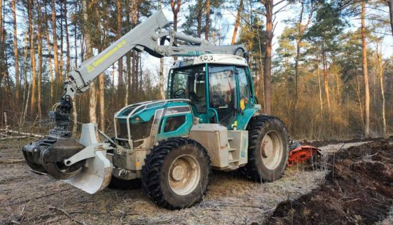 PM-Trac mit Streifenpflug